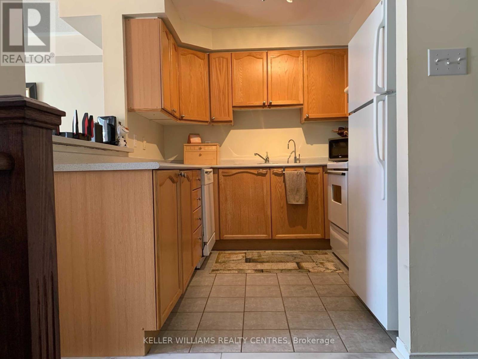 Photo 9 of 89 Mugford Road, Aurora ON
