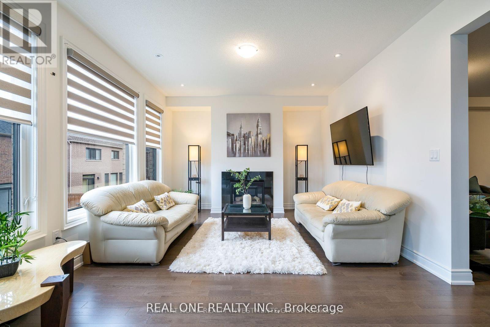 Photo 8 of 23 Beebalm Lane, East Gwillimbury ON