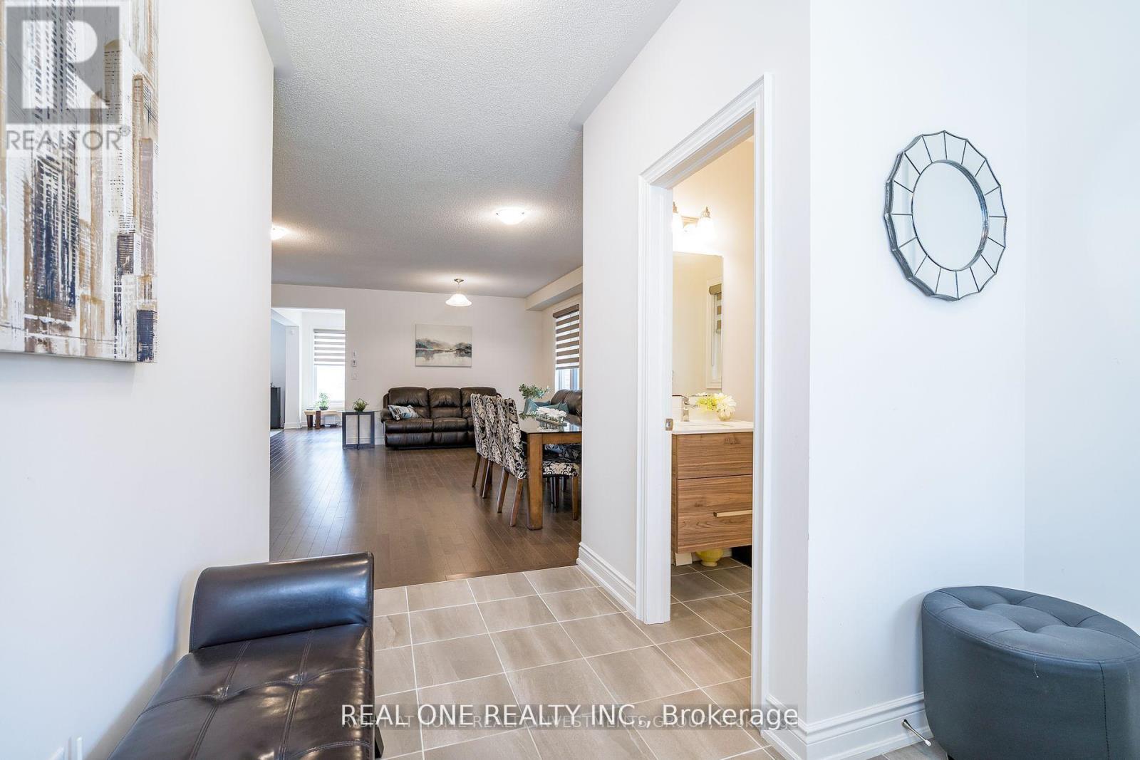 Photo 2 of 23 Beebalm Lane, East Gwillimbury ON
