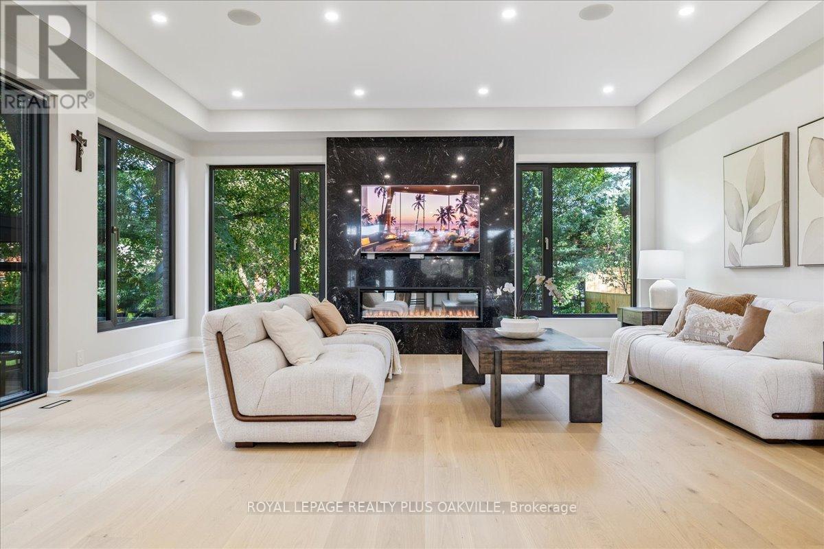 Photo 11 of 3571 Swirlingleaves Crescent, Mississauga ON