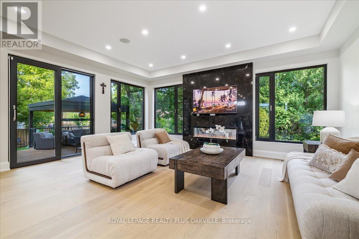 Photo 13 of 3571 Swirlingleaves Crescent, Mississauga ON