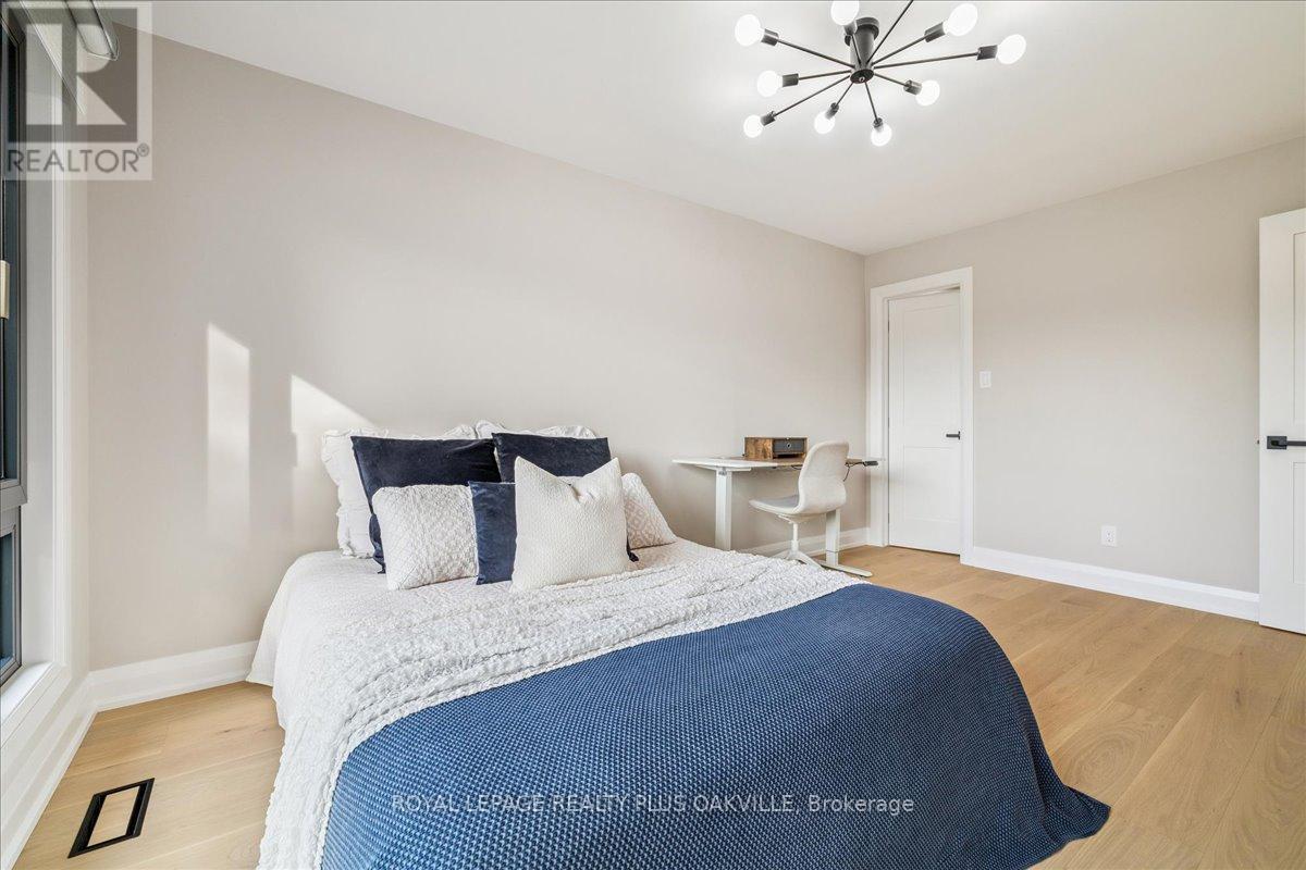 Photo 18 of 3571 Swirlingleaves Crescent, Mississauga ON