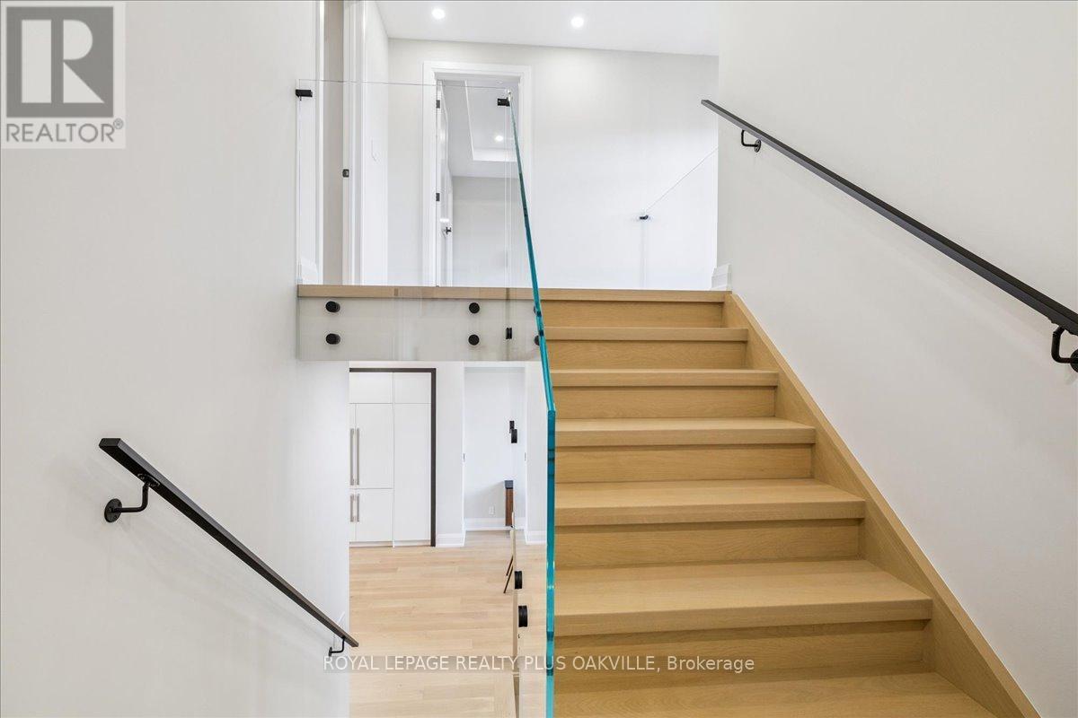 Photo 16 of 3571 Swirlingleaves Crescent, Mississauga ON