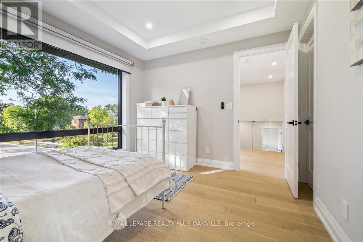 Photo 34 of 3571 Swirlingleaves Crescent, Mississauga ON