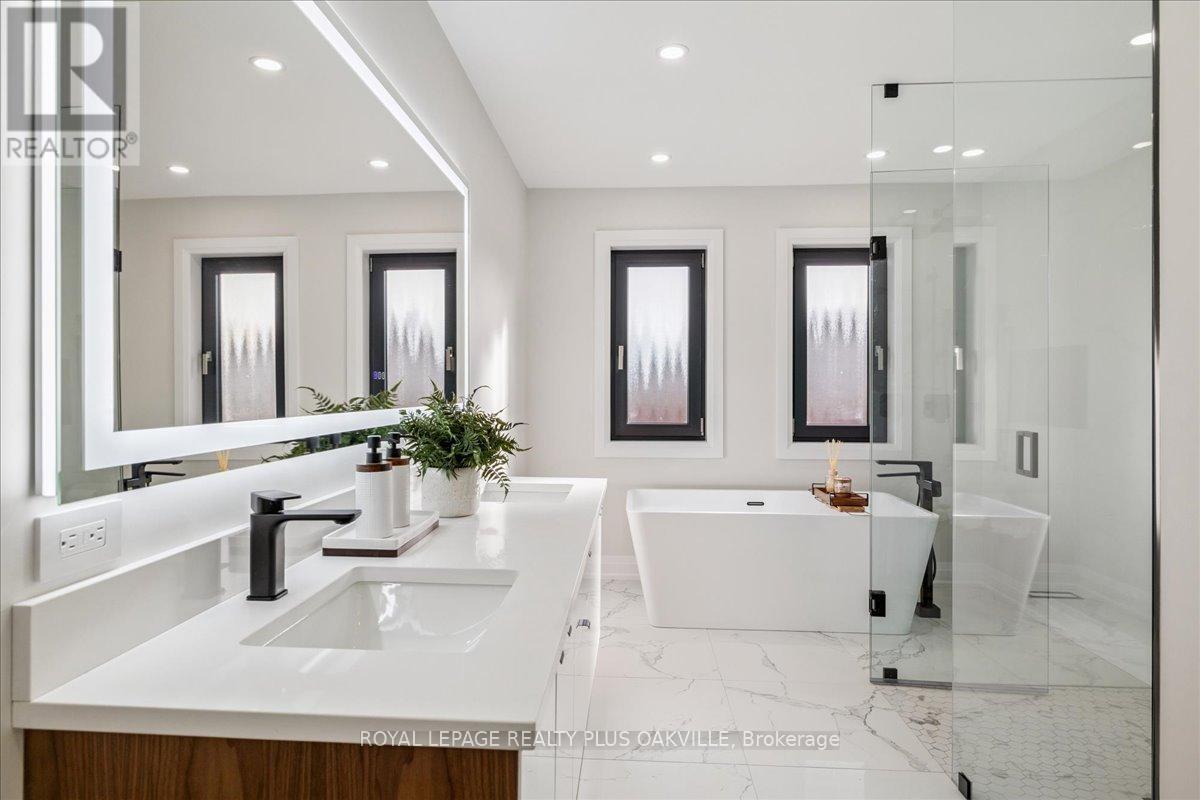 Photo 28 of 3571 Swirlingleaves Crescent, Mississauga ON