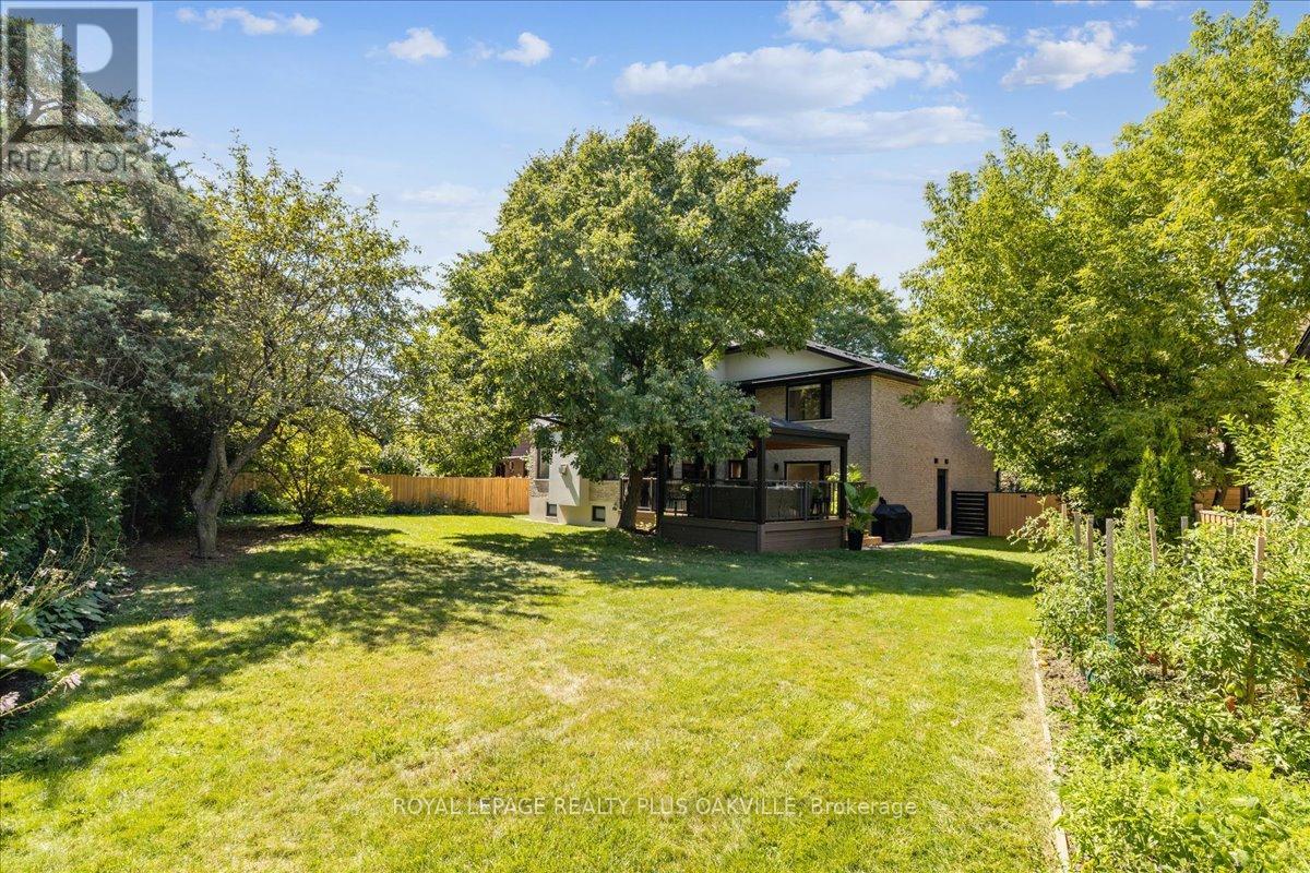 Photo 48 of 3571 Swirlingleaves Crescent, Mississauga ON