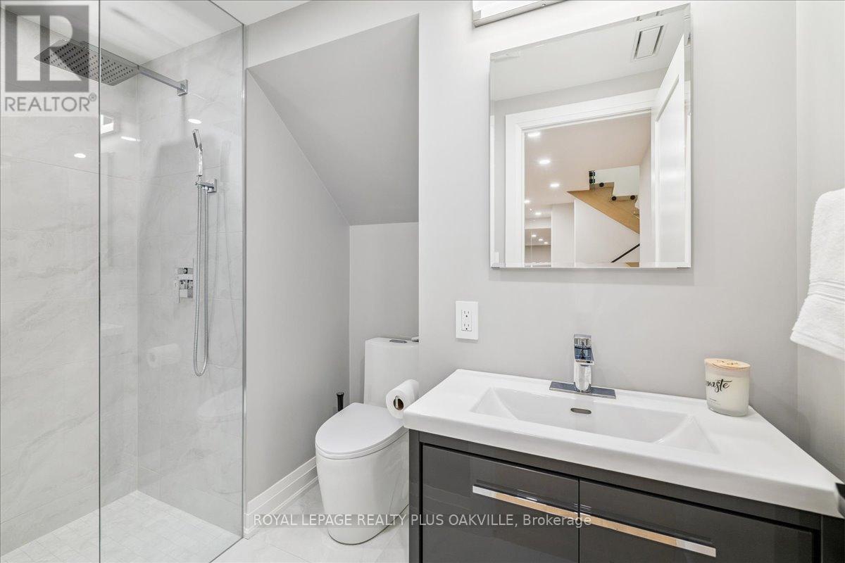 Photo 42 of 3571 Swirlingleaves Crescent, Mississauga ON