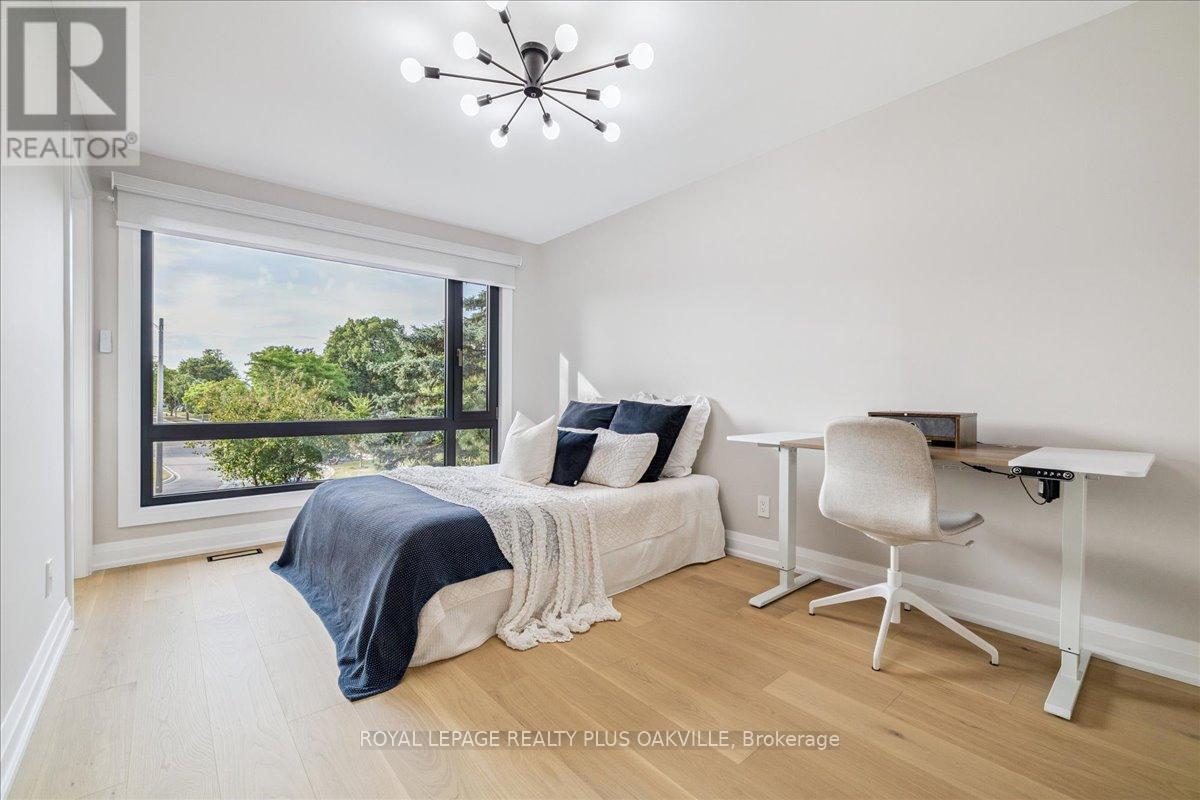 Photo 17 of 3571 Swirlingleaves Crescent, Mississauga ON