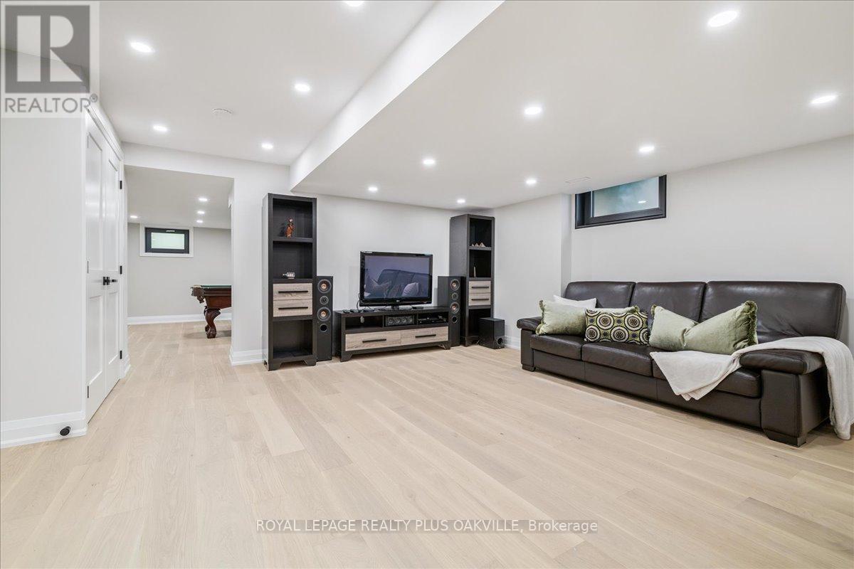 Photo 40 of 3571 Swirlingleaves Crescent, Mississauga ON