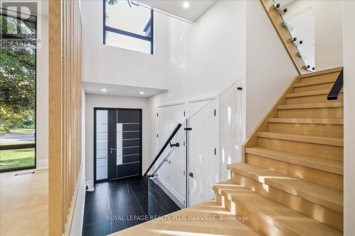 Photo 5 of 3571 Swirlingleaves Crescent, Mississauga ON