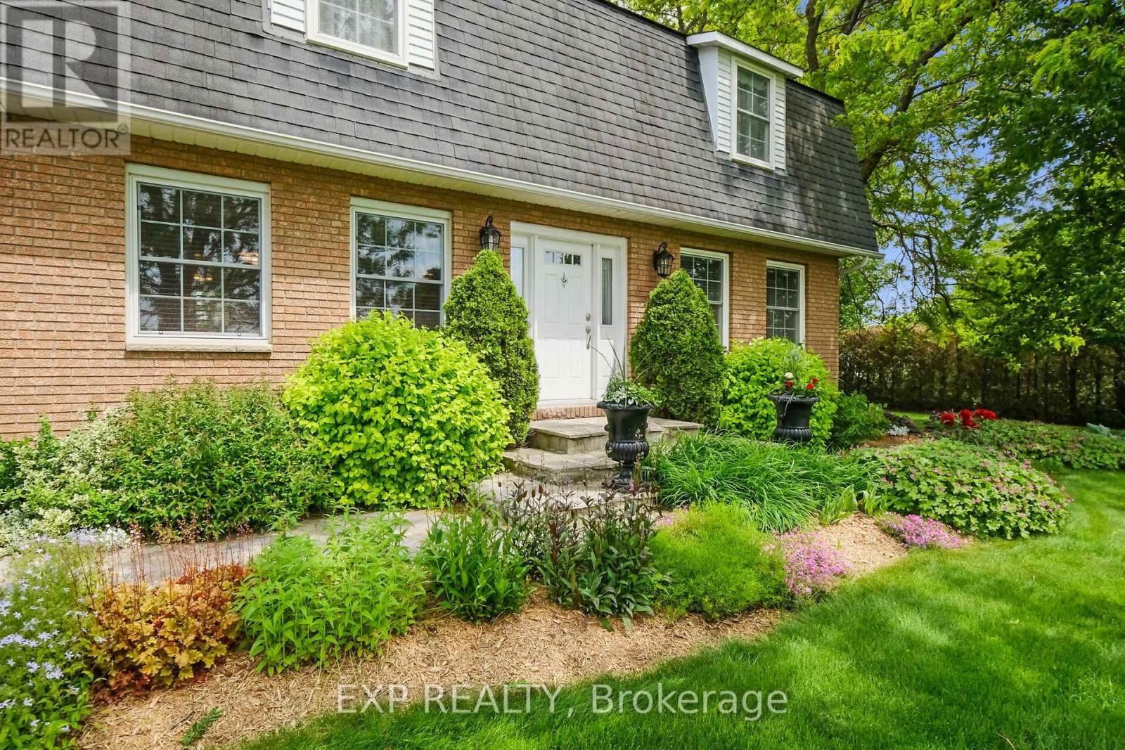 Photo 2 of 183 Hamilton Road, Russell ON