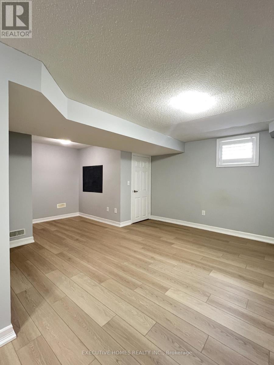 Photo 5 of 3738 Nightstar Drive, Mississauga ON