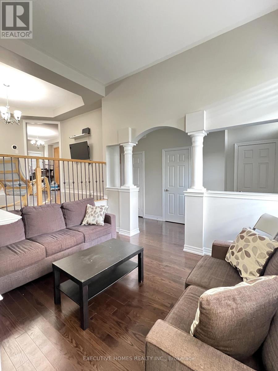 Photo 10 of 3738 Nightstar Drive, Mississauga ON
