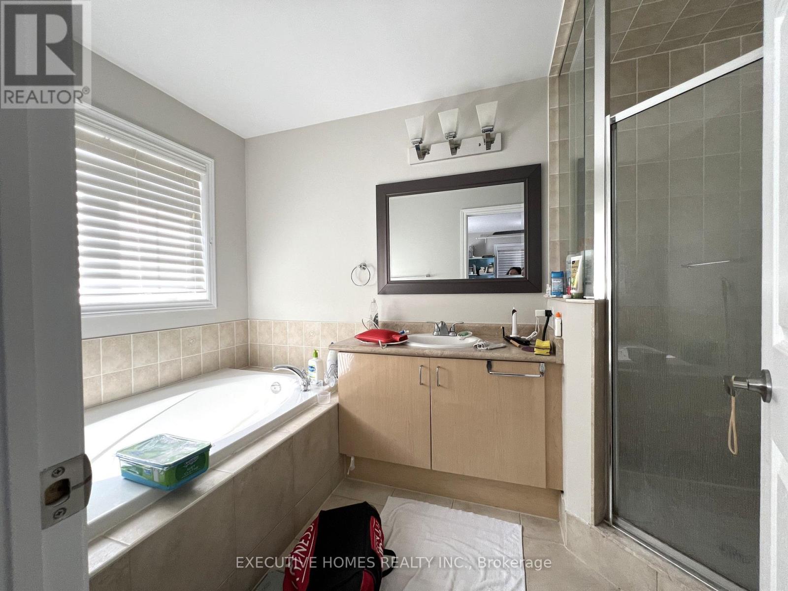 Photo 12 of 3738 Nightstar Drive, Mississauga ON
