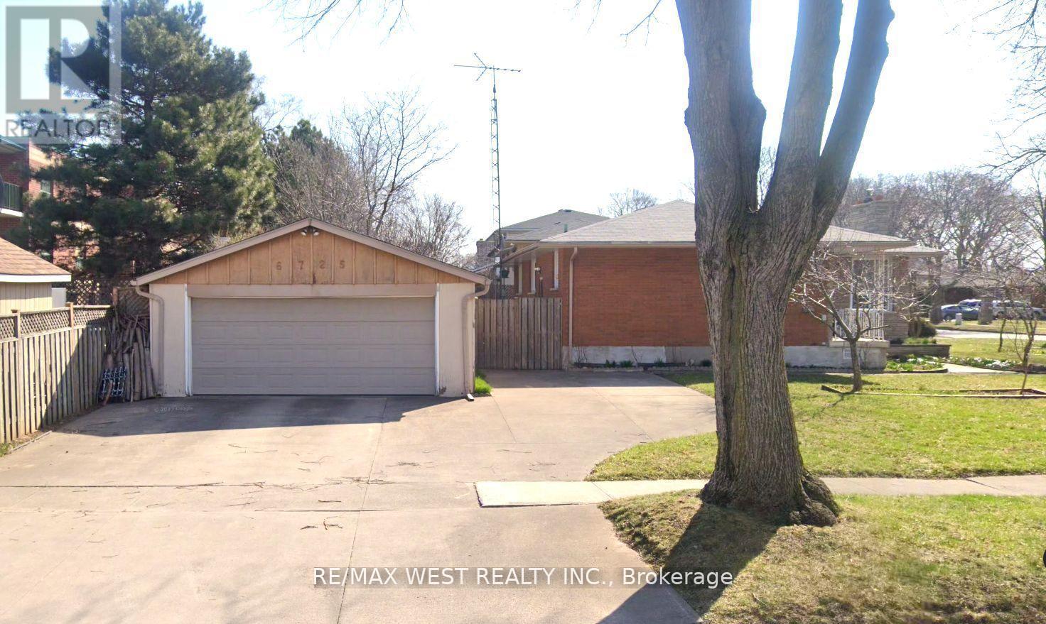 Photo 6 of 6725 Crawford Street, Niagara Falls ON