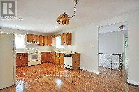 Photo 8 of 328 Hillcrest Avenue E, Toronto ON