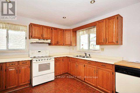 Photo 14 of 328 Hillcrest Avenue E, Toronto ON