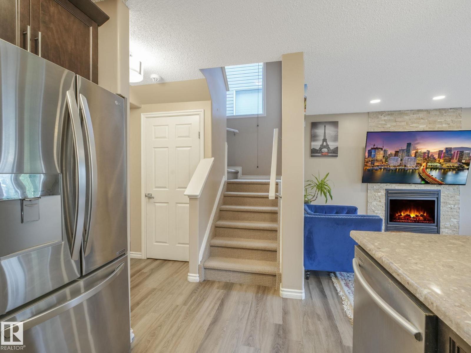 Photo 7 of 14 9350 211 St Nw, Edmonton AB