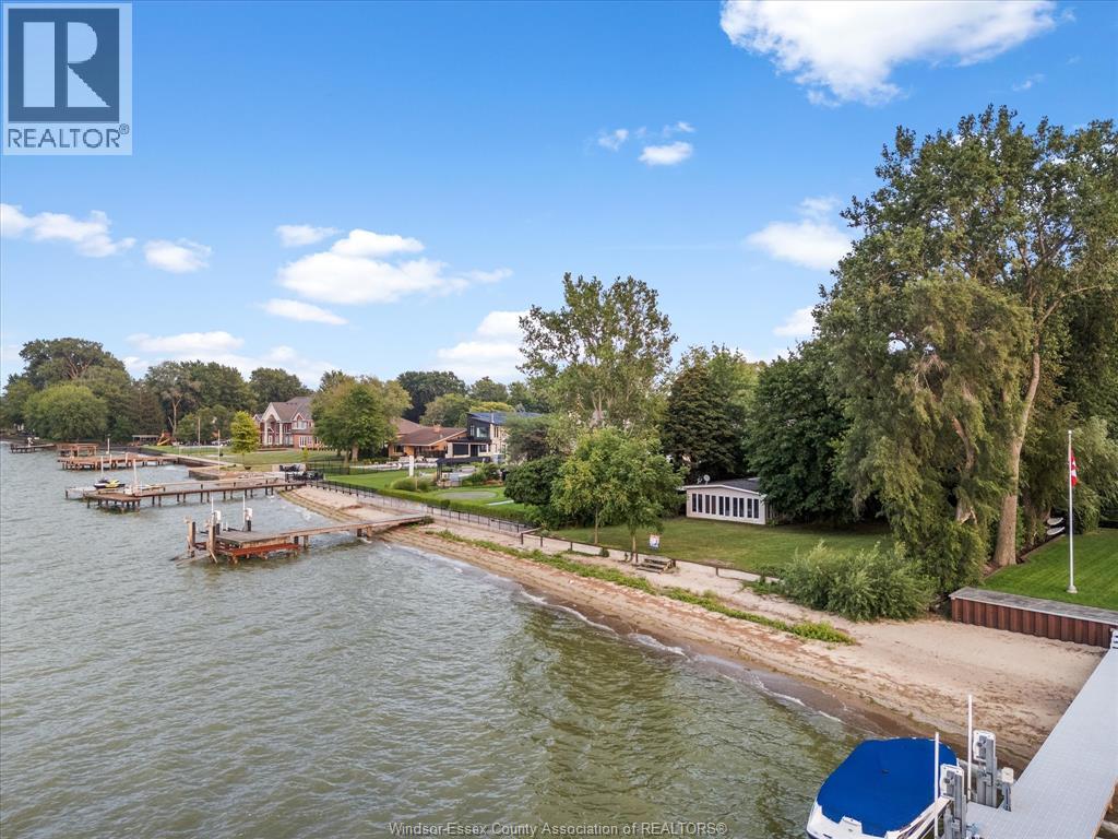Photo 5 of 932 Albert, Lakeshore ON