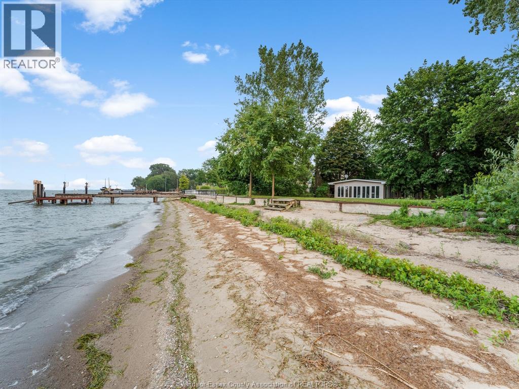 Photo 3 of 932 Albert, Lakeshore ON