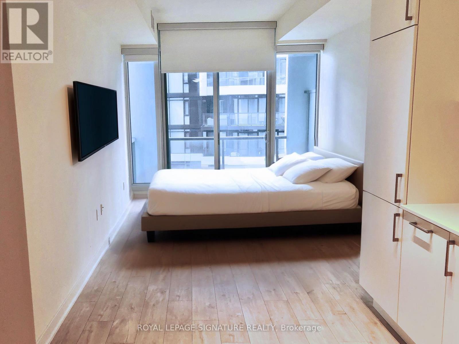 Photo 6 of 1011 E 576 Front Street, Toronto ON