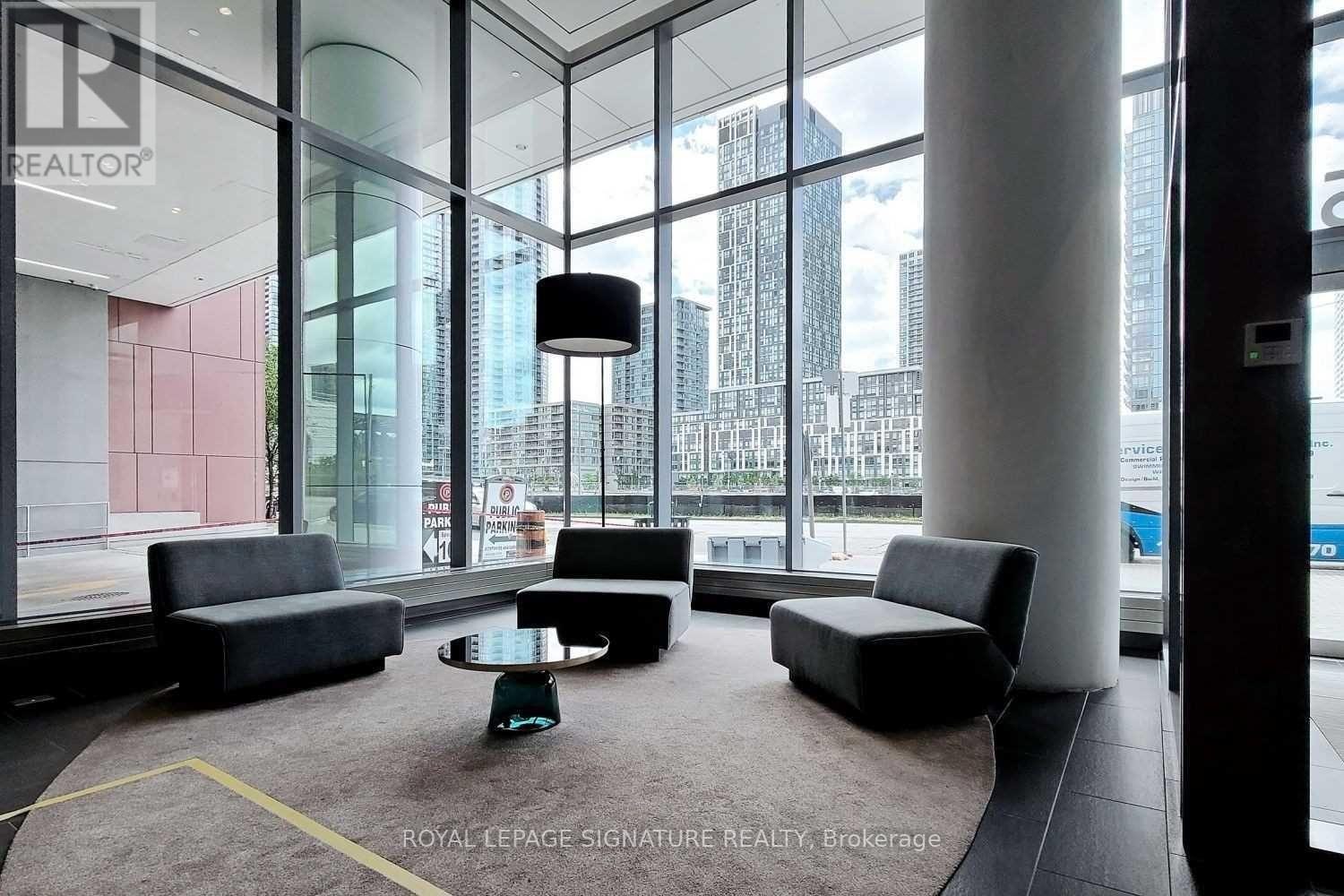 Photo 2 of 1011 E 576 Front Street, Toronto ON