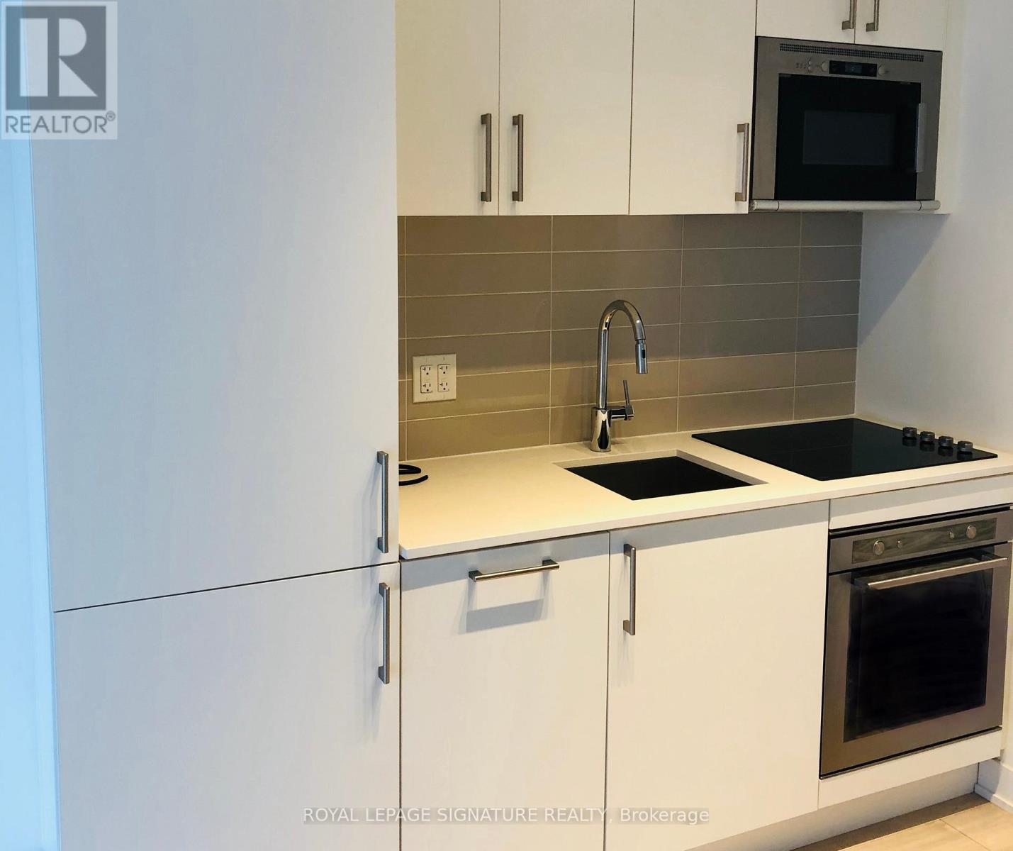 Photo 16 of 1011 E 576 Front Street, Toronto ON