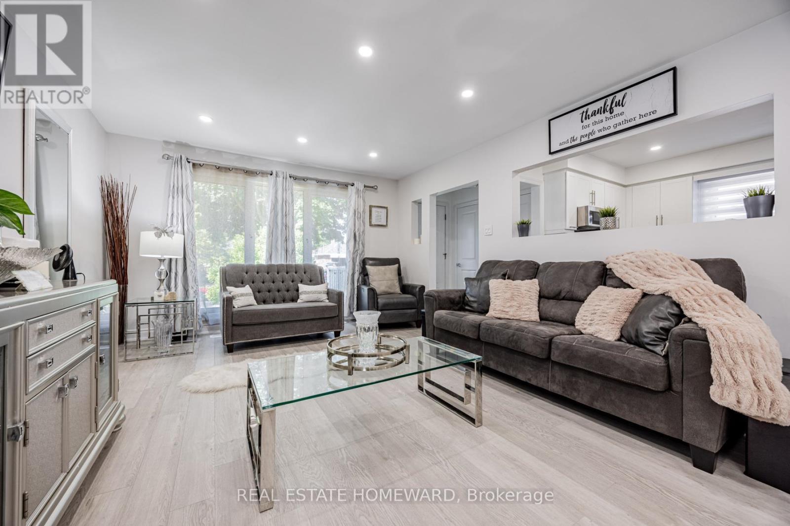 Photo 3 of 259 Windsor Street, Oshawa ON