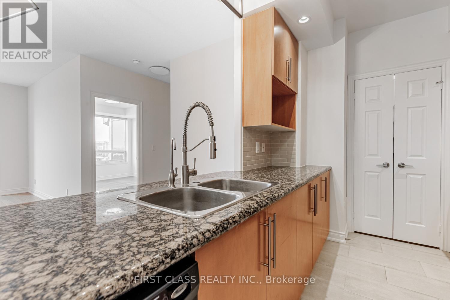 Photo 6 of 1685 23 Cox Boulevard, Markham ON
