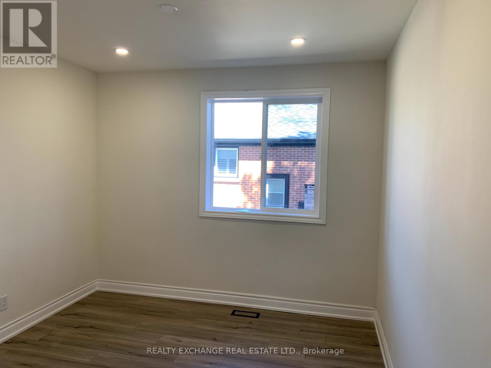 Photo 4 of Upper 89 Thornton Avenue, Bradford West Gwillimbury ON