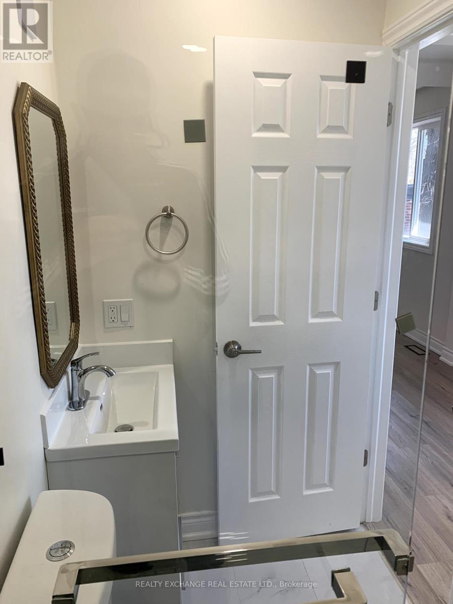 Photo 5 of Upper 89 Thornton Avenue, Bradford West Gwillimbury ON