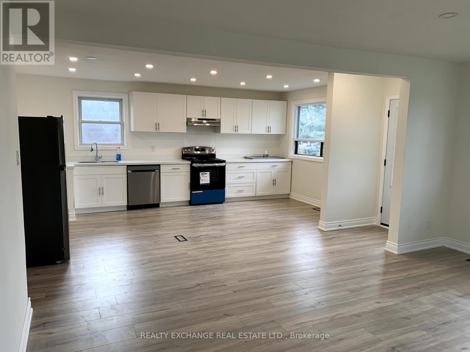 Photo 13 of Upper 89 Thornton Avenue, Bradford West Gwillimbury ON