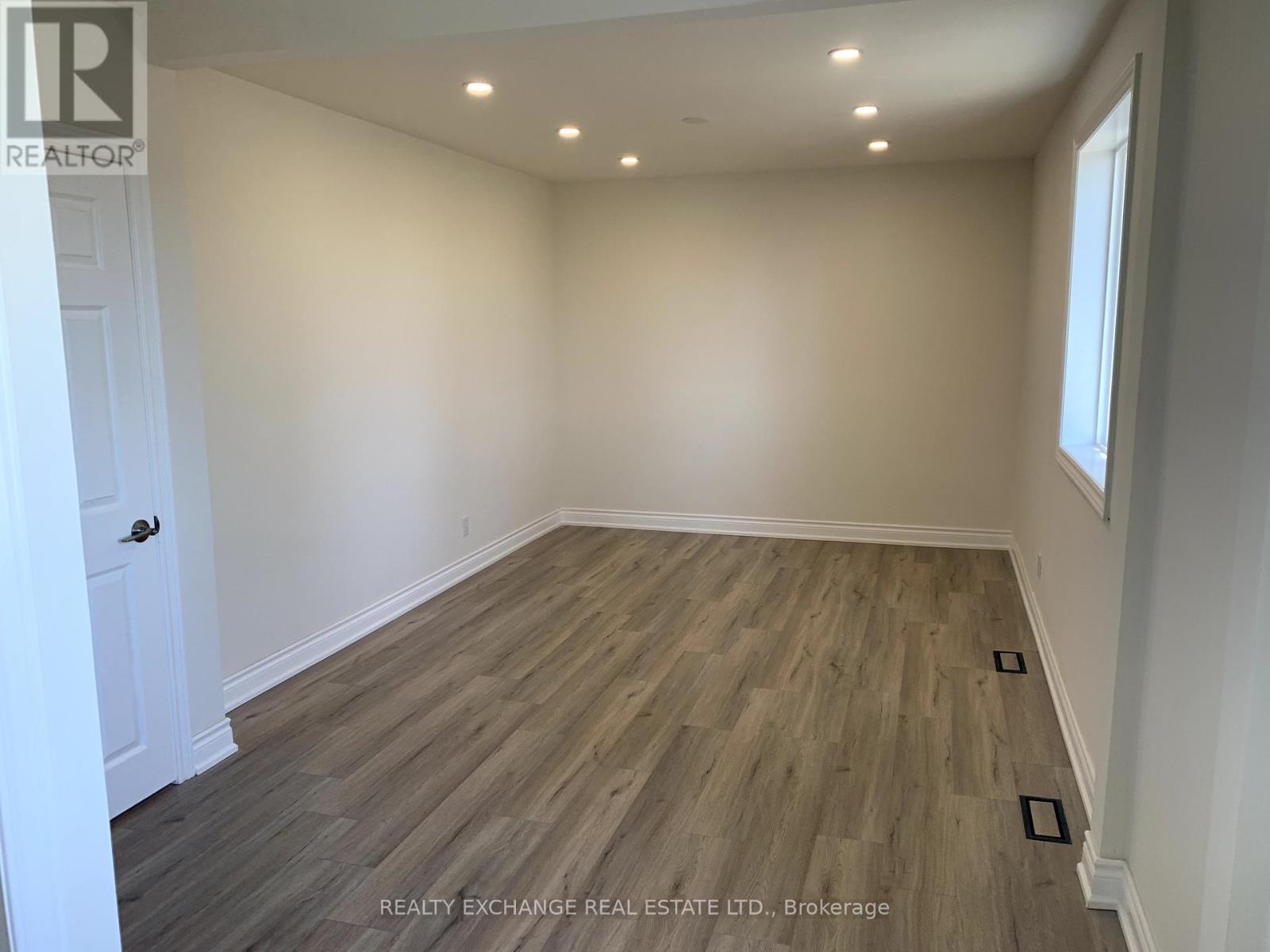 Photo 3 of Upper 89 Thornton Avenue, Bradford West Gwillimbury ON