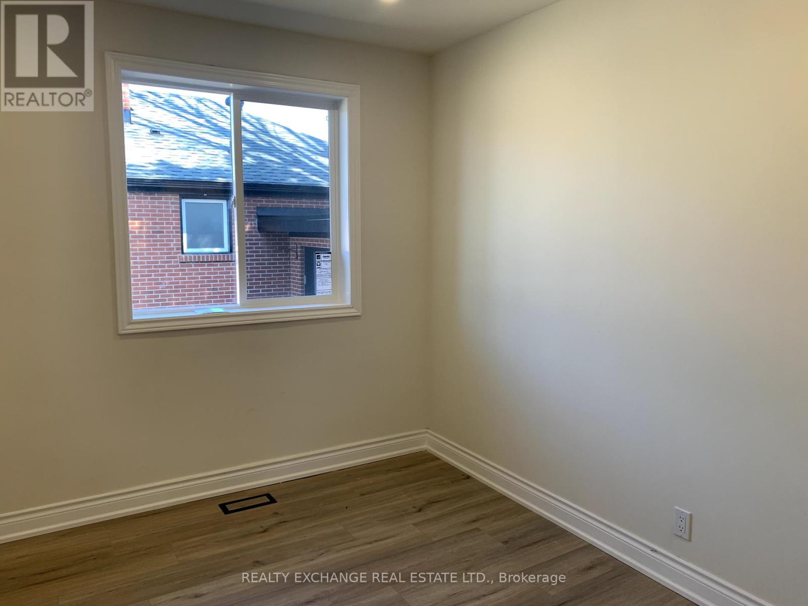 Photo 12 of Upper 89 Thornton Avenue, Bradford West Gwillimbury ON