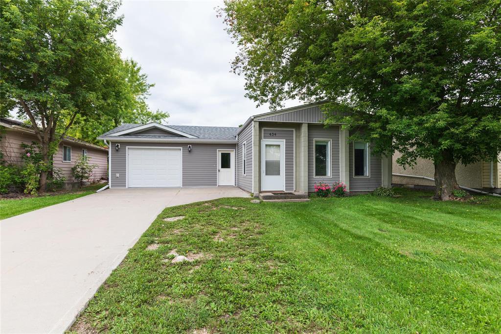 Photo 1 of 434 Elmdale Street, Steinbach MB