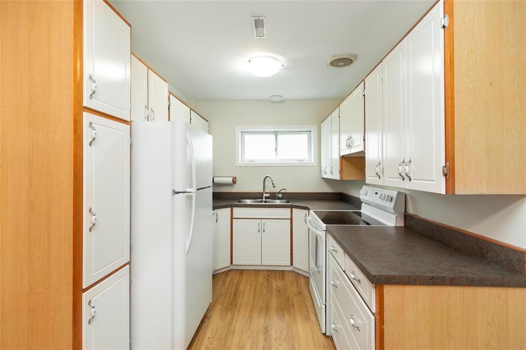 Photo 15 of 434 Elmdale Street, Steinbach MB