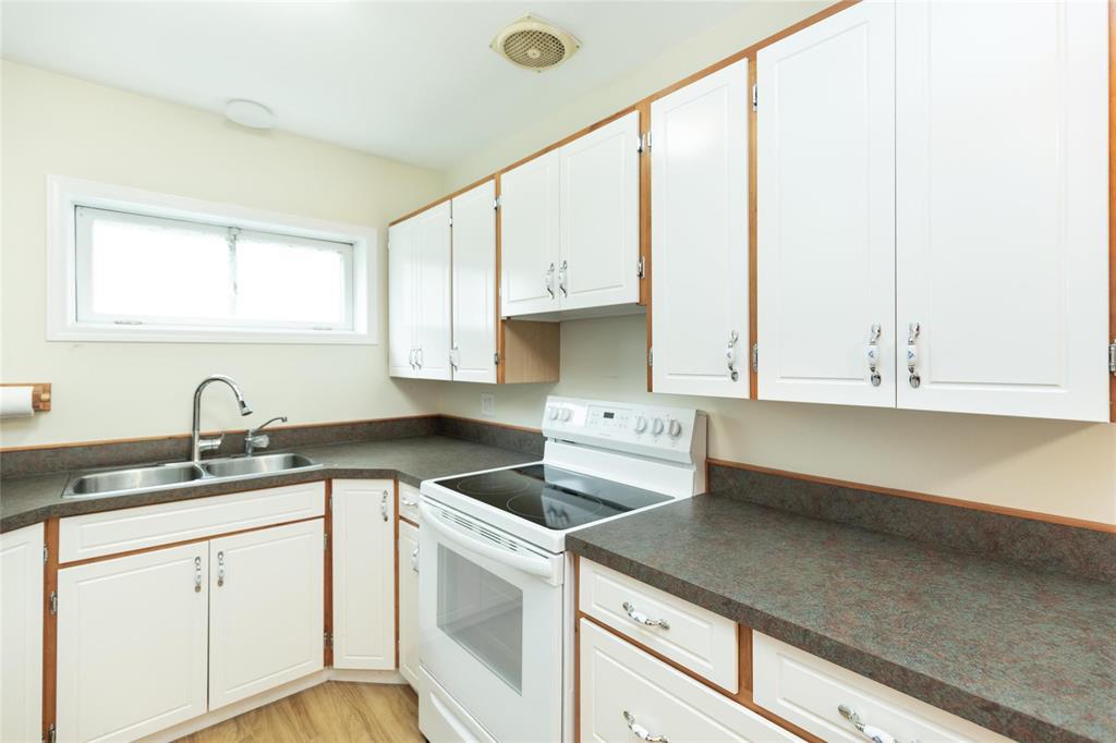 Photo 17 of 434 Elmdale Street, Steinbach MB