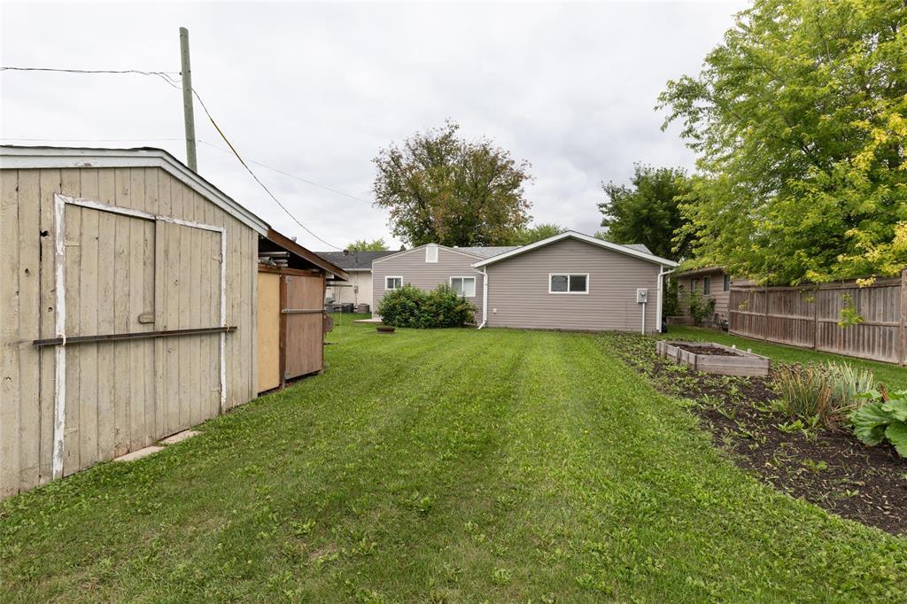 Photo 3 of 434 Elmdale Street, Steinbach MB