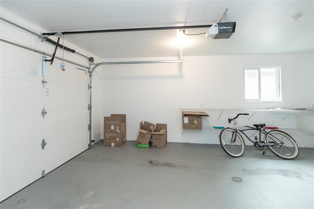 Photo 23 of 434 Elmdale Street, Steinbach MB