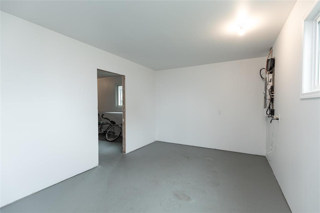 Photo 25 of 434 Elmdale Street, Steinbach MB