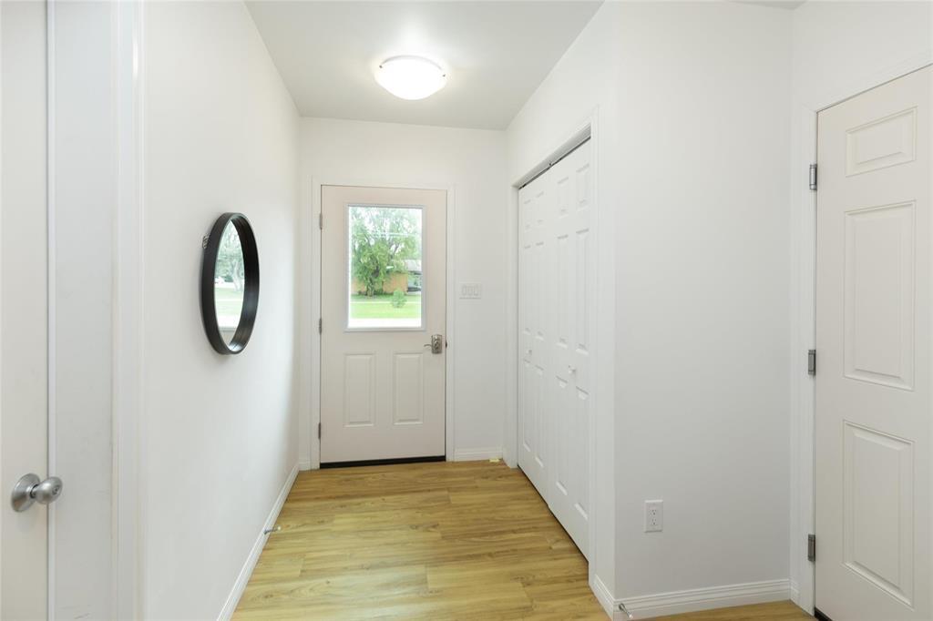 Photo 4 of 434 Elmdale Street, Steinbach MB