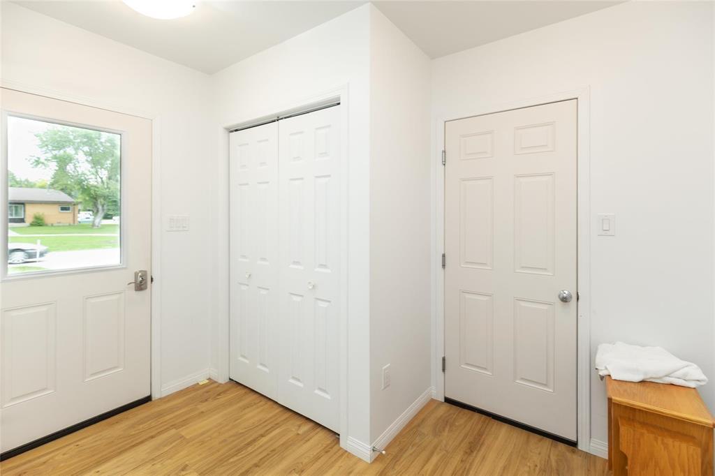 Photo 5 of 434 Elmdale Street, Steinbach MB