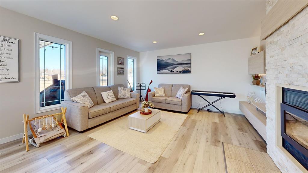 Photo 4 of 125 Westland Drive, Steinbach MB