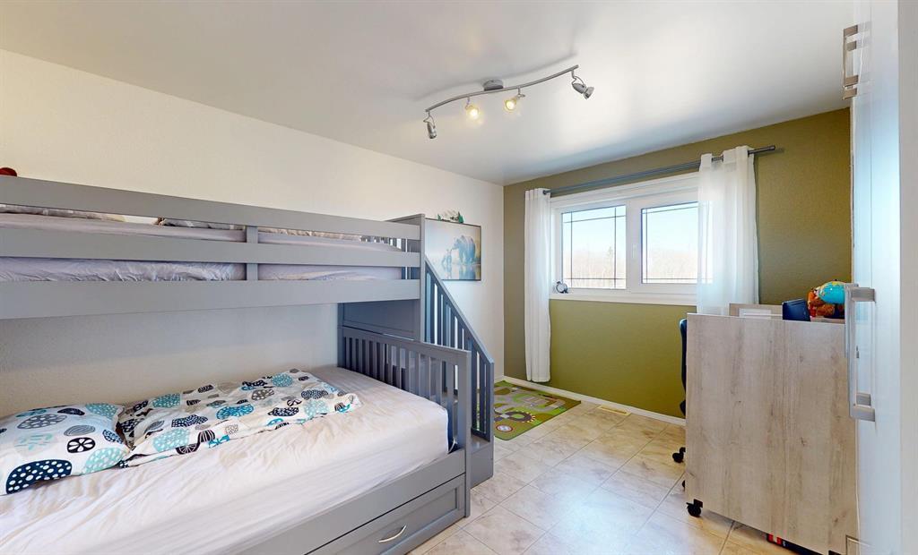 Photo 31 of 125 Westland Drive, Steinbach MB