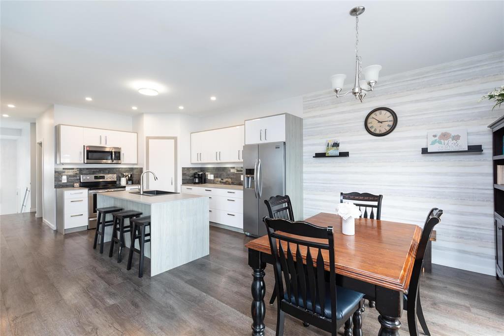 Photo 11 of 54 Parkhill Crescent, Steinbach MB