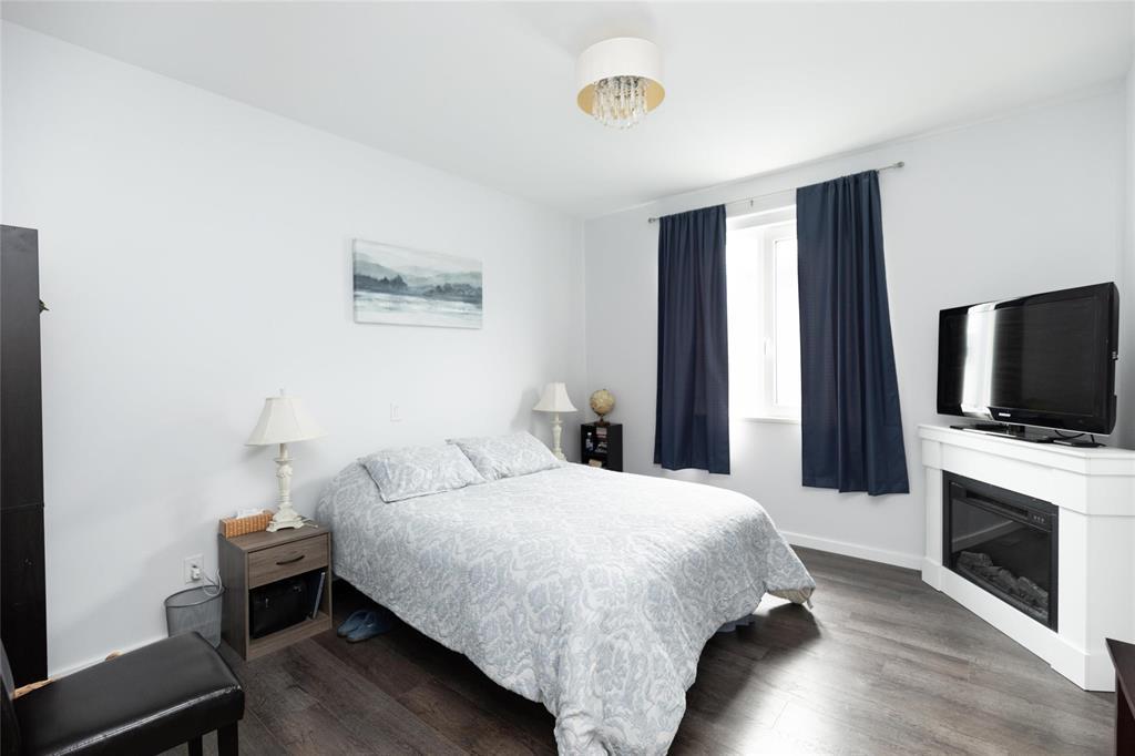 Photo 15 of 54 Parkhill Crescent, Steinbach MB