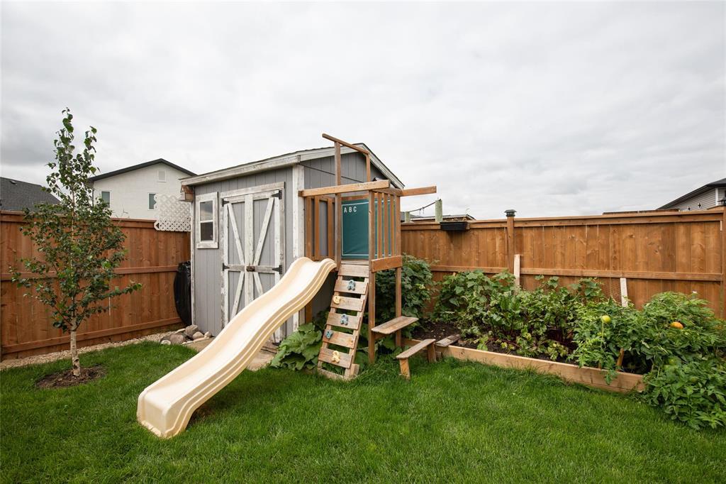 Photo 4 of 54 Parkhill Crescent, Steinbach MB