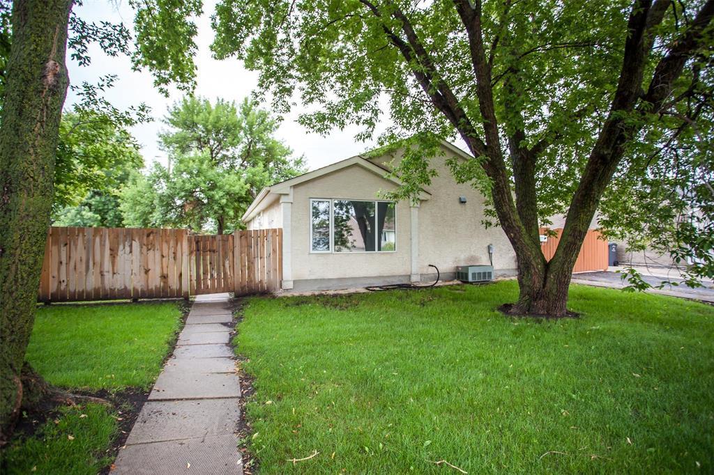Photo 1 of 54 Jameswood Drive, Winnipeg MB