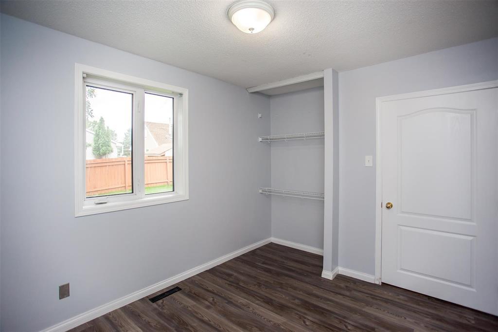 Photo 14 of 54 Jameswood Drive, Winnipeg MB