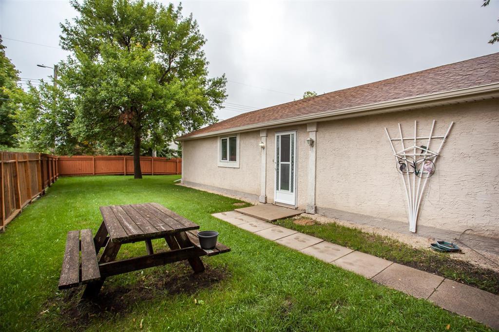Photo 24 of 54 Jameswood Drive, Winnipeg MB